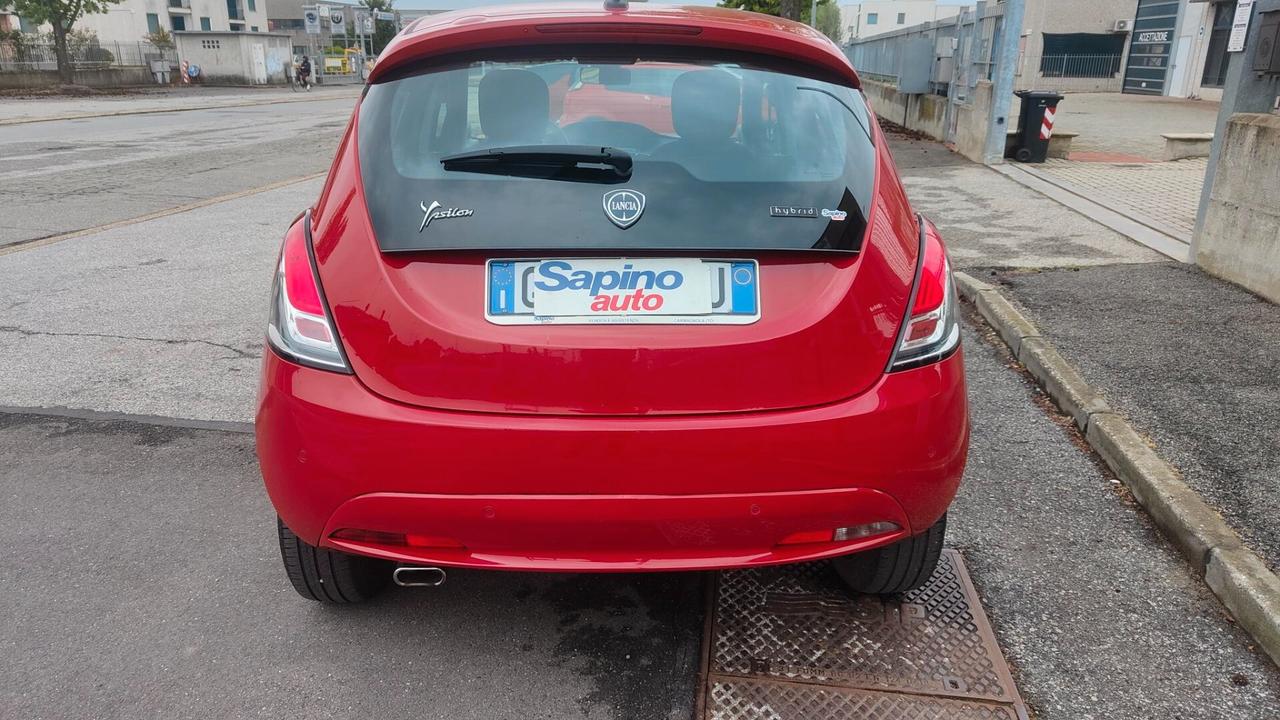 Lancia Ypsilon 1.0 FireFly 5 porte S&S Hybrid Ecochic Gold