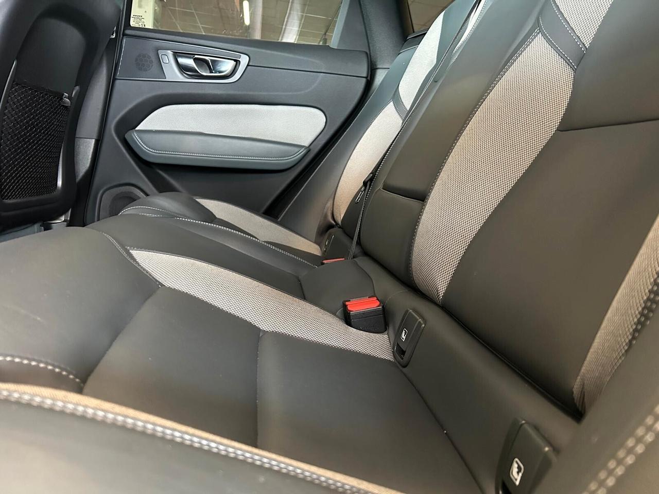 Volvo XC 60 R-DESIGN B4 (d) AWD Geartronic