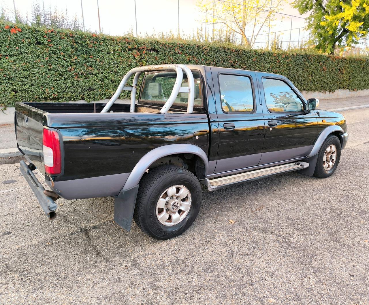 Nissan Pick Up 2.5 TD 4 porte Double Cab Navara