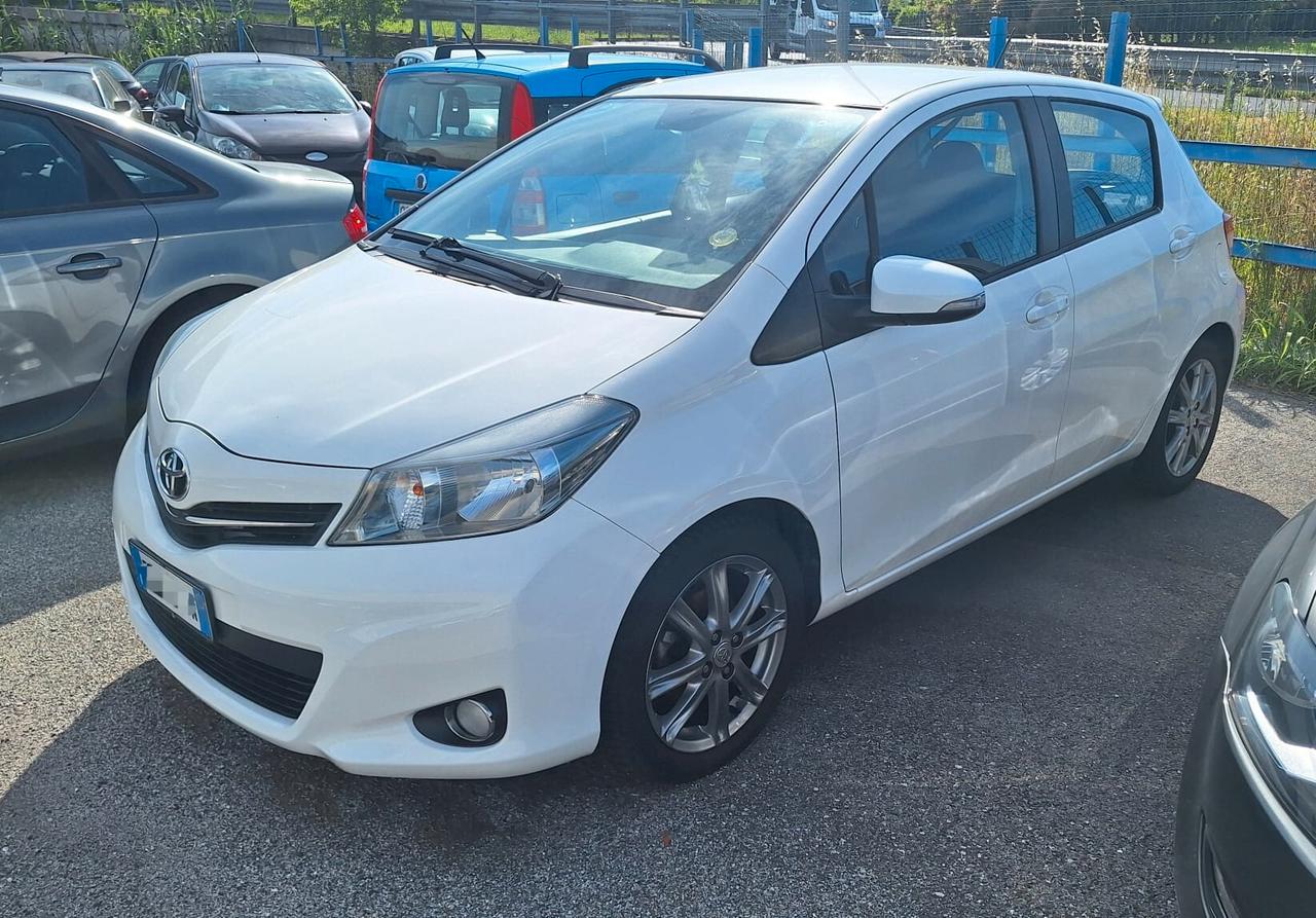 Toyota Yaris 1.3 5p Lounge UNIPRO