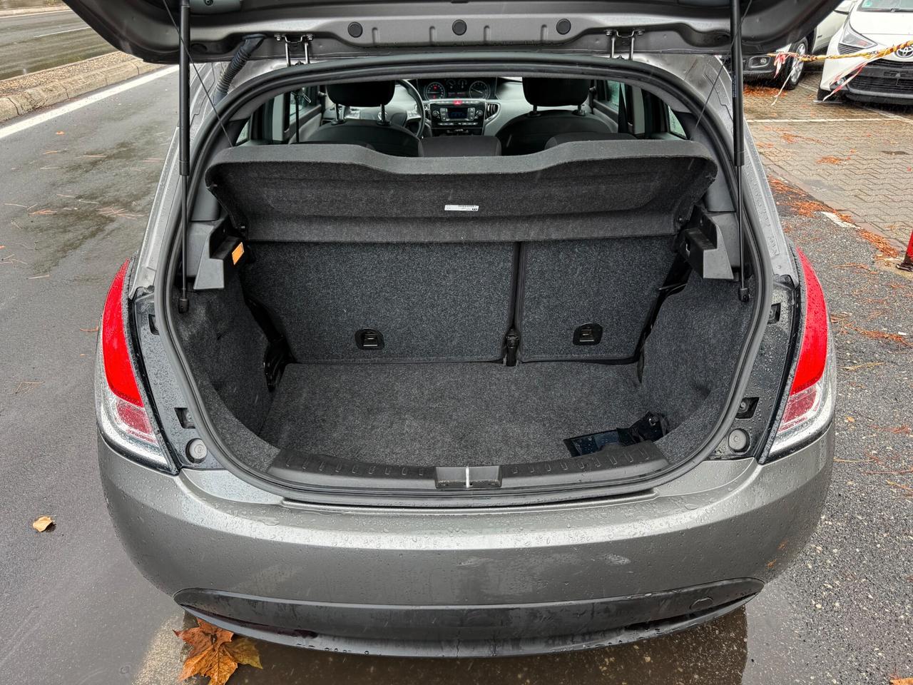 Lancia Ypsilon 1.0 FireFly 5 porte S&S Hybrid Ecochic Gold