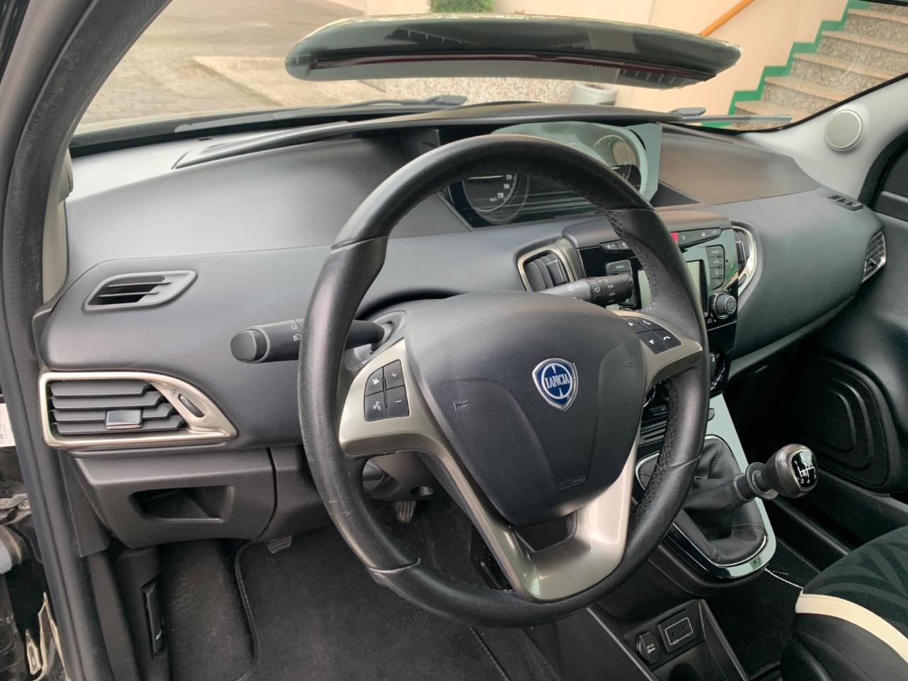 Lancia Ypsilon 1.2 69 CV 5 porte Platinum