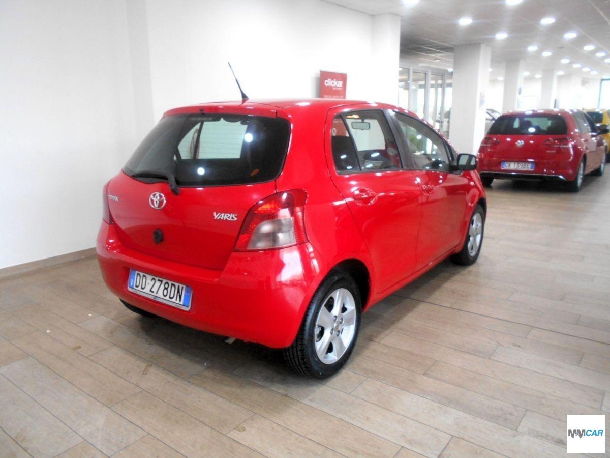 TOYOTA Yaris 1.3 5p. Sol AUTOMATICA