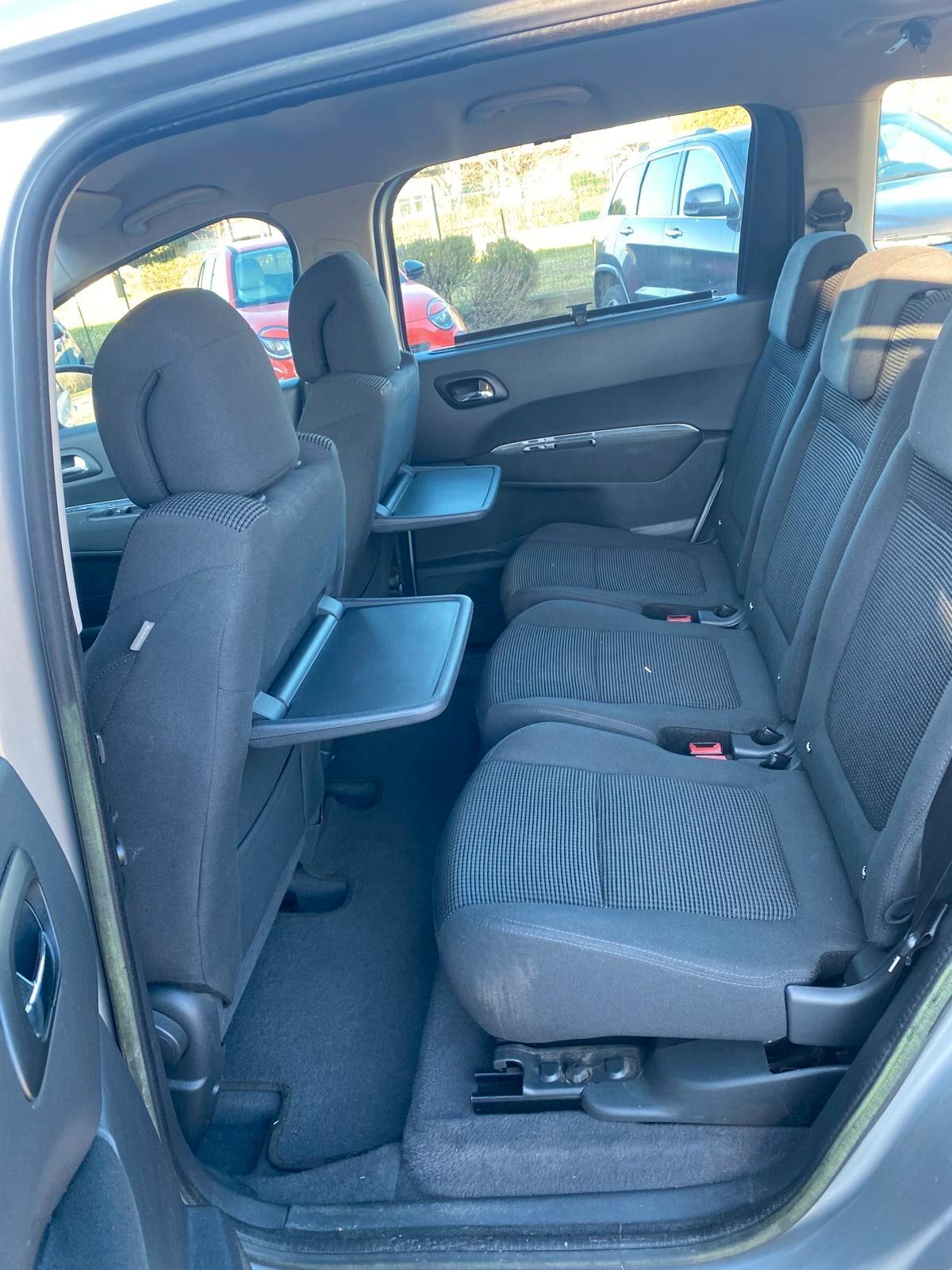 Peugeot 5008 1.6 e-HDi 112CV Stop&Start cambio robotizzato Active