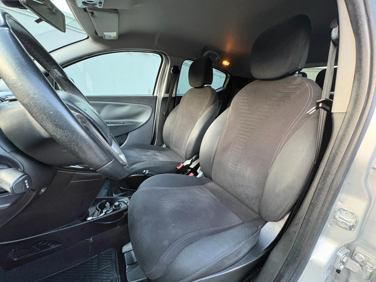 Lancia Ypsilon 1.2 69 CV 5 porte GPL Silver