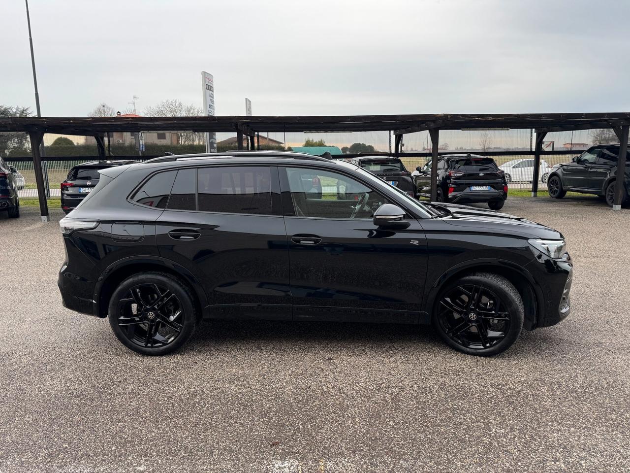 Volkswagen Tiguan 2.0 TDI 150 CV DSG R-Line plus GARANZIA VOLKSWAGEN