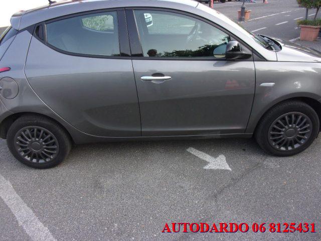 LANCIA Ypsilon 1.0 FireFly 5 porte S&S Hybrid Ecochic Silver