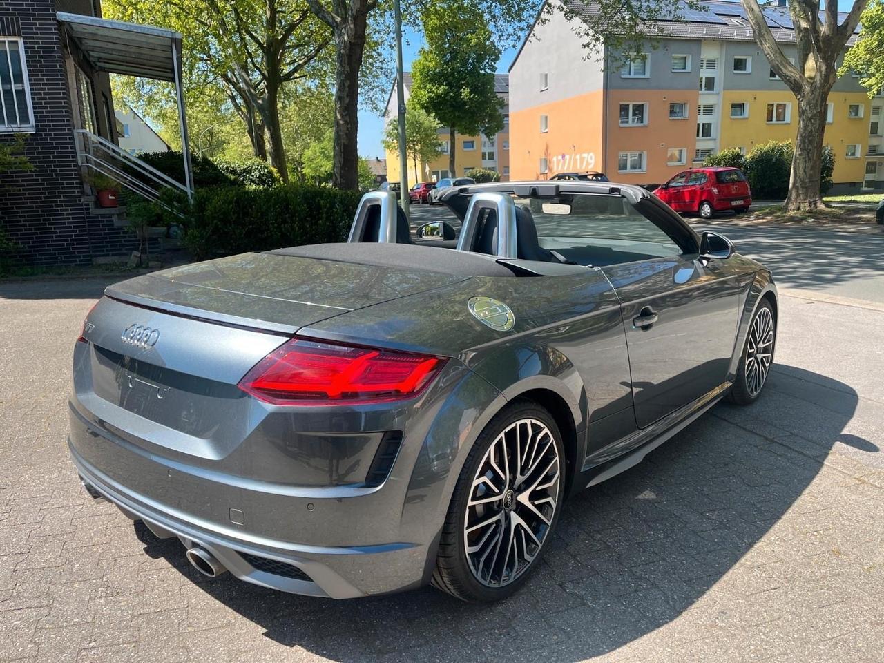 Audi TT TTS Roadster TFSI quattro S tronic sport attitude