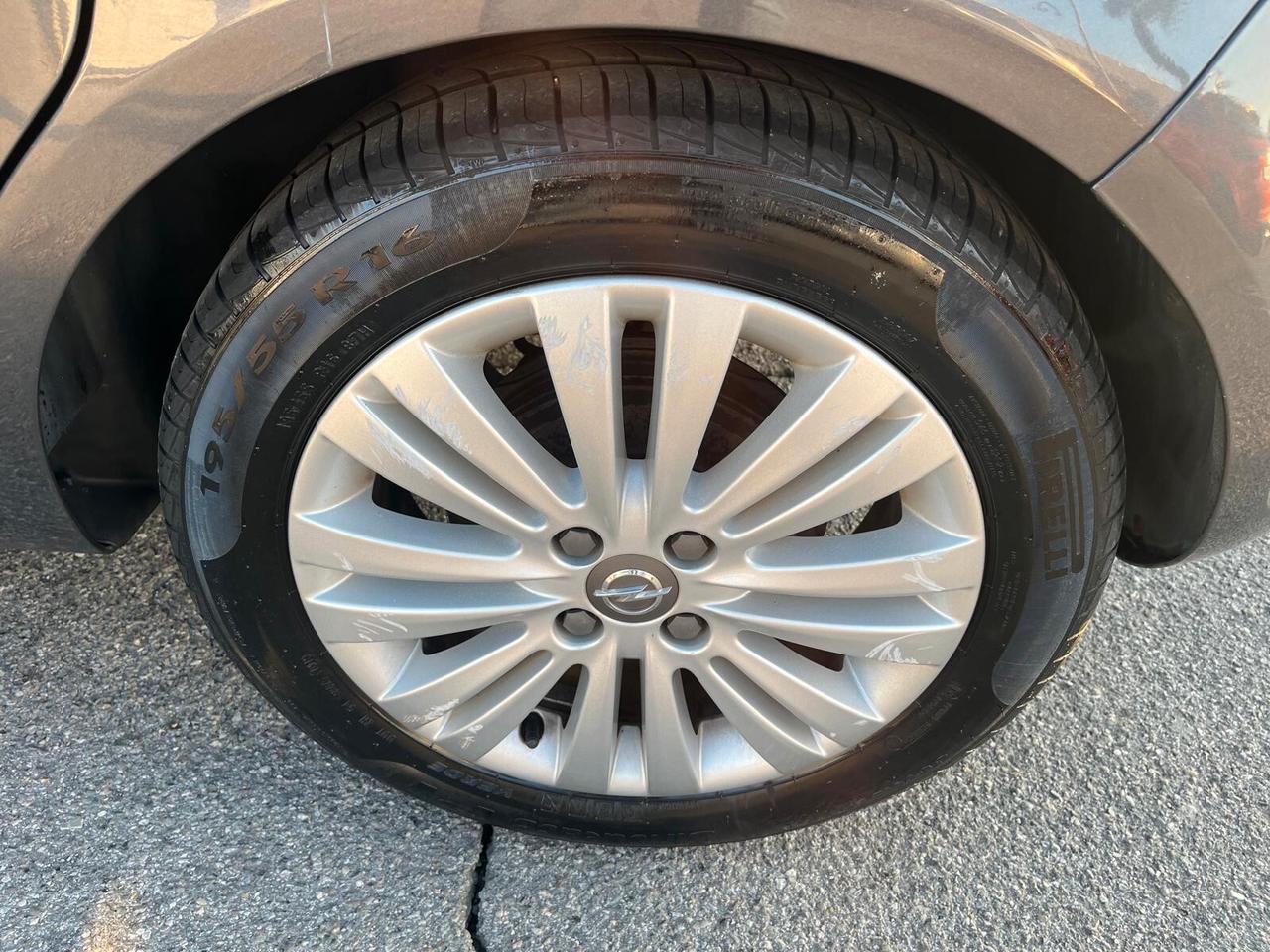 Opel Corsa 1.2 5 porte Club