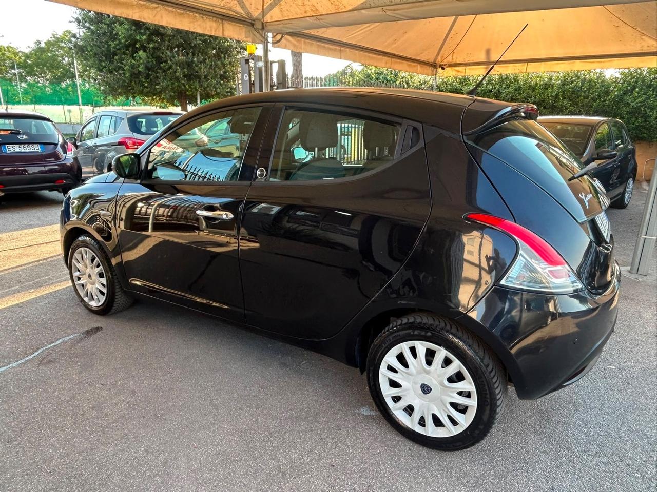 Lancia Ypsilon 1.2 69 CV 5 porte GPL Ecochic Silver