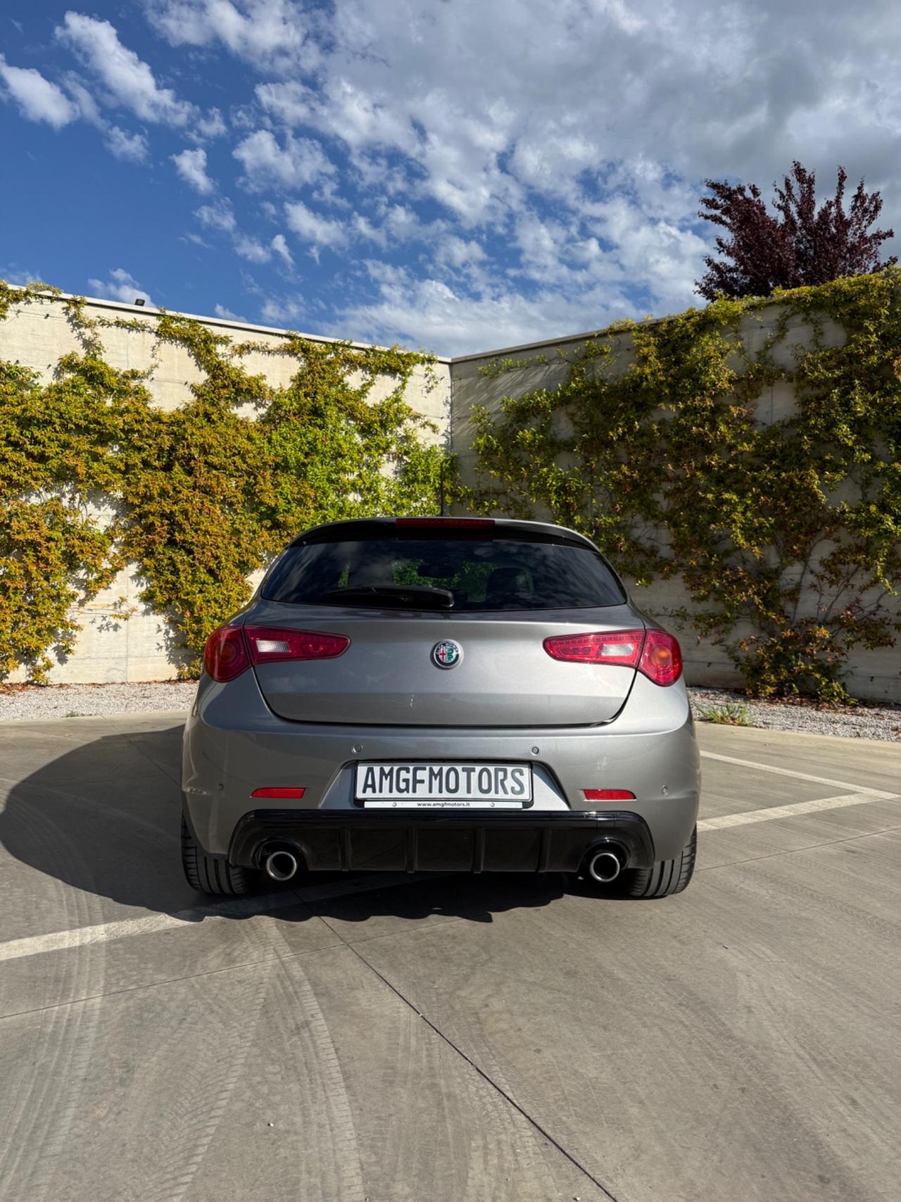 Alfa Romeo Giulietta 1750 Turbo TCT Veloce Carbon look