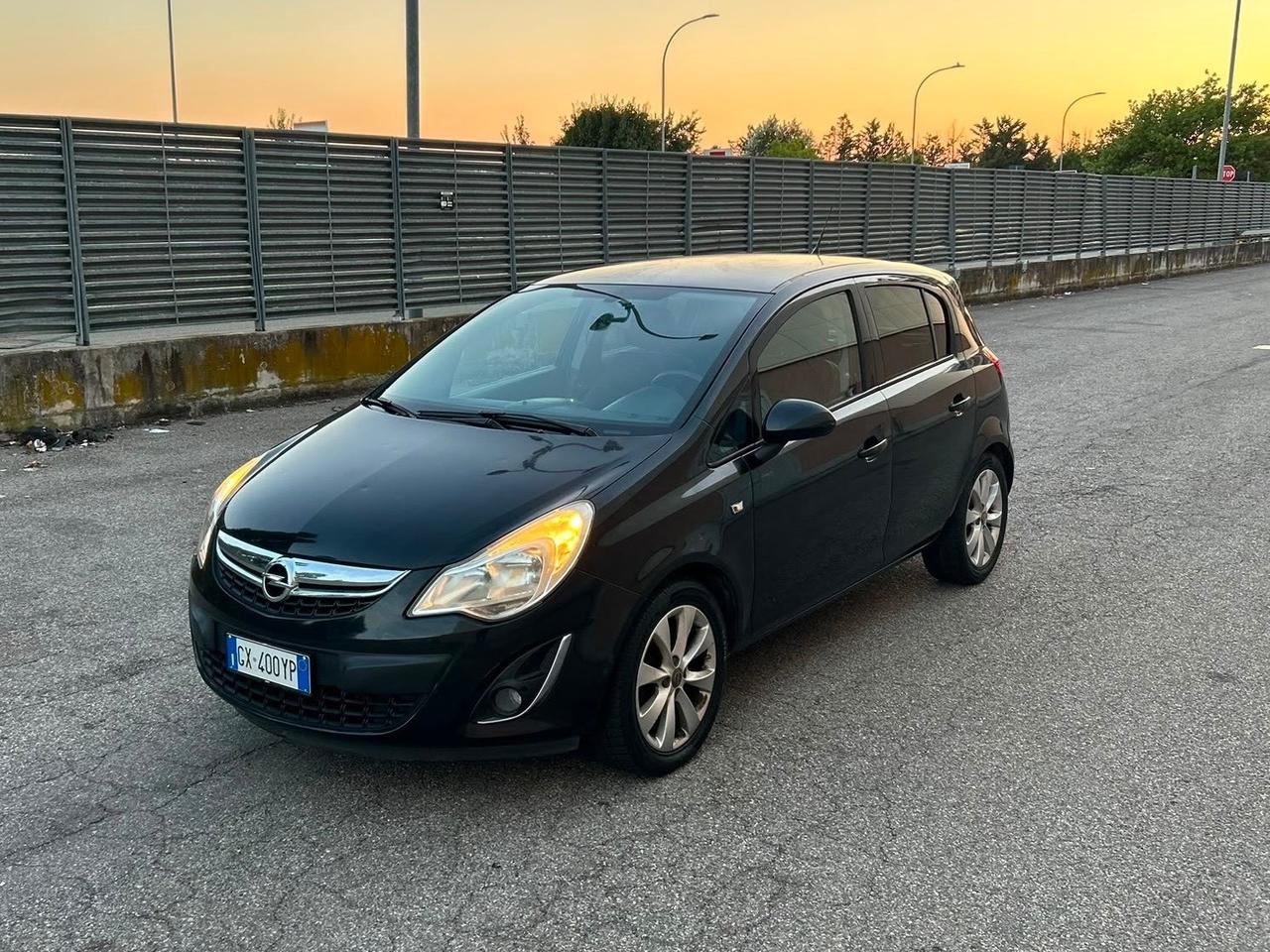 Opel Corsa 1.3diesel anno 2012 euro5 km 184000 pronta per viaggiare