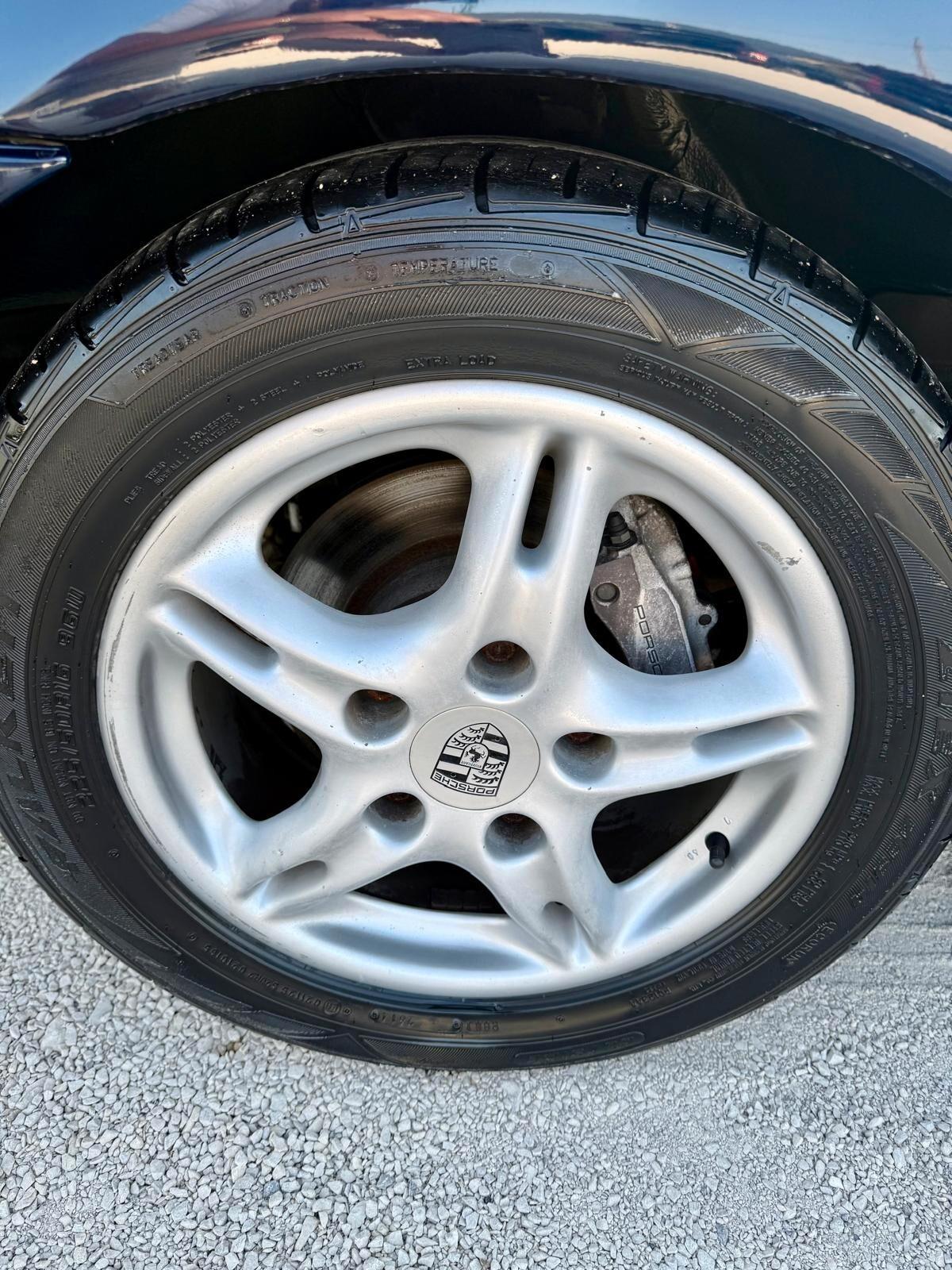 Porsche Boxster 2.5i 24V cat