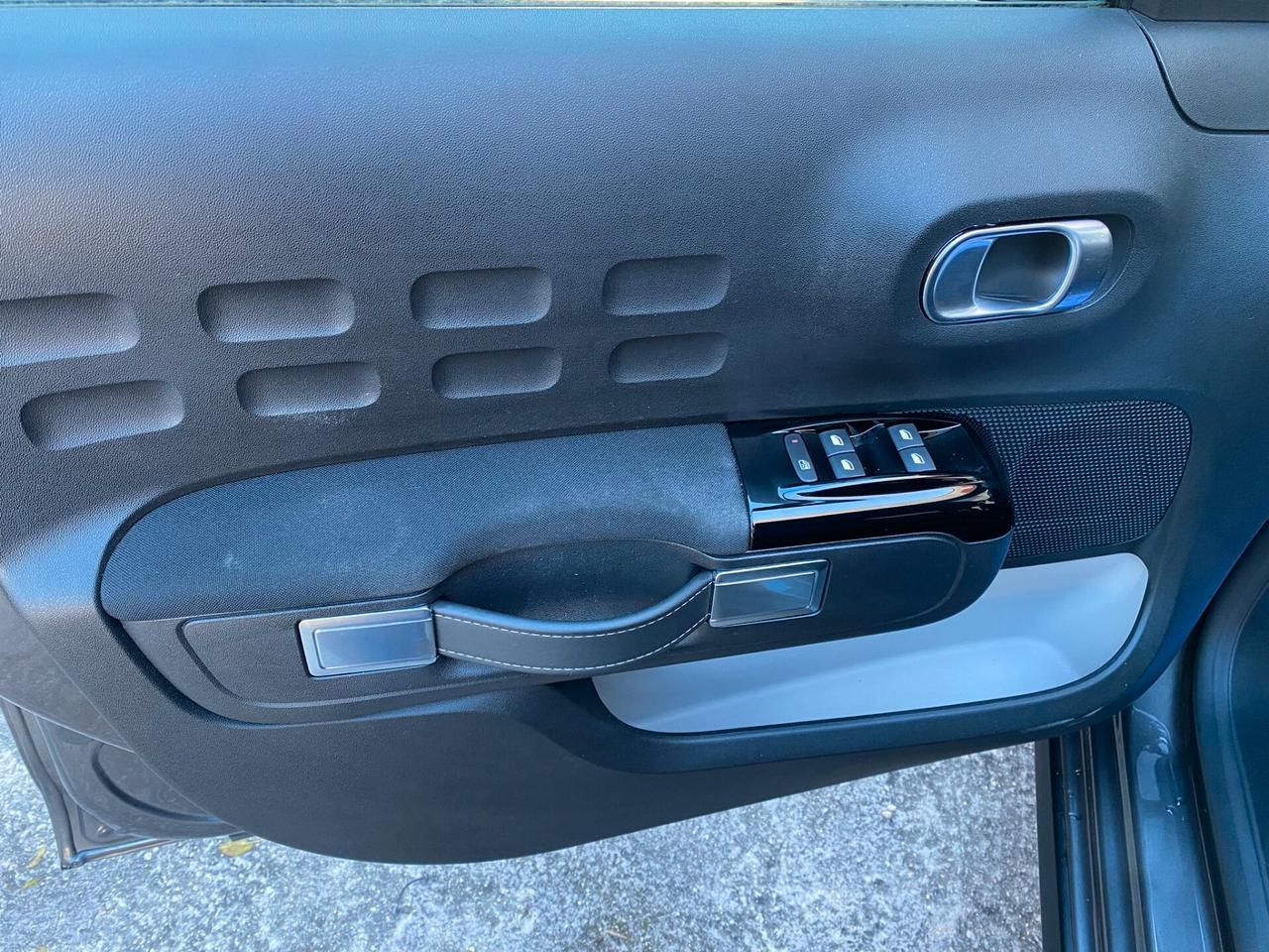 Citroen C3 PureTech 110 S&S Shine Pack Bi-Color 2023 6m