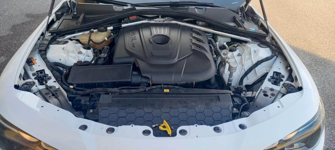 ALFA ROMEO GIULIA Turbodiesel cc. 2.143 CV. 150 Euro 6B Automatica 5 Porte 5 Posti con Cambio Paddle al Volante (F1).