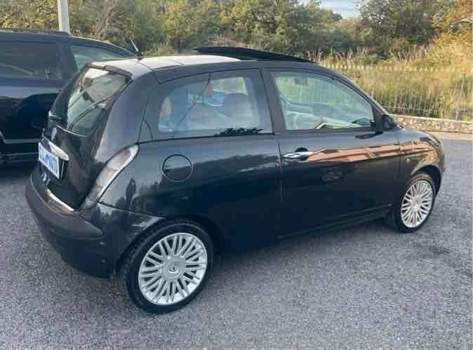 Lancia Ypsilon 1.3 MJT 75 CV Platino