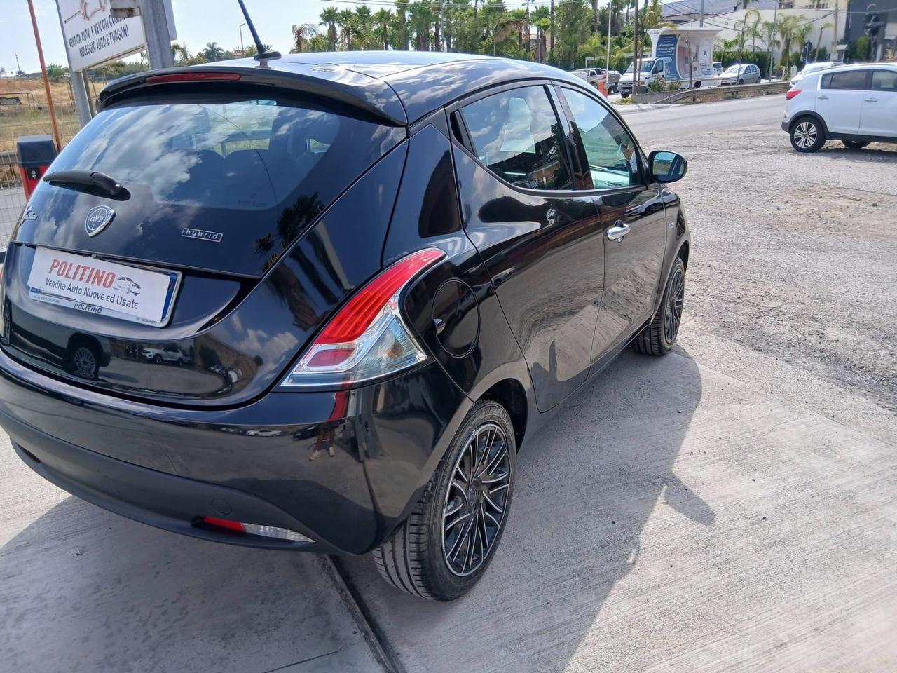 Lancia Ypsilon 1.0 FireFly 5 porte S&S Hybrid Alberta Ferretti