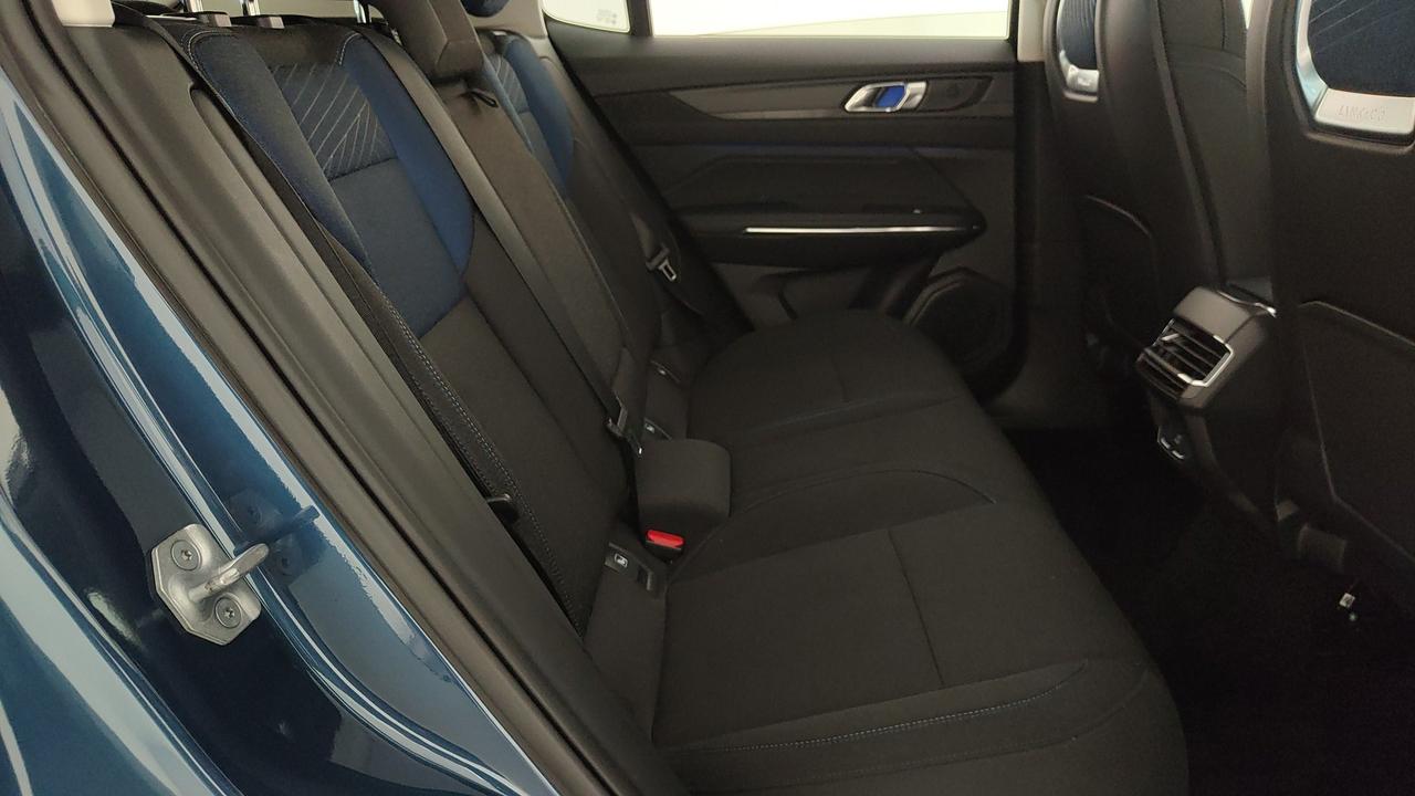 LYNK & CO 01 1.5 t hev auto