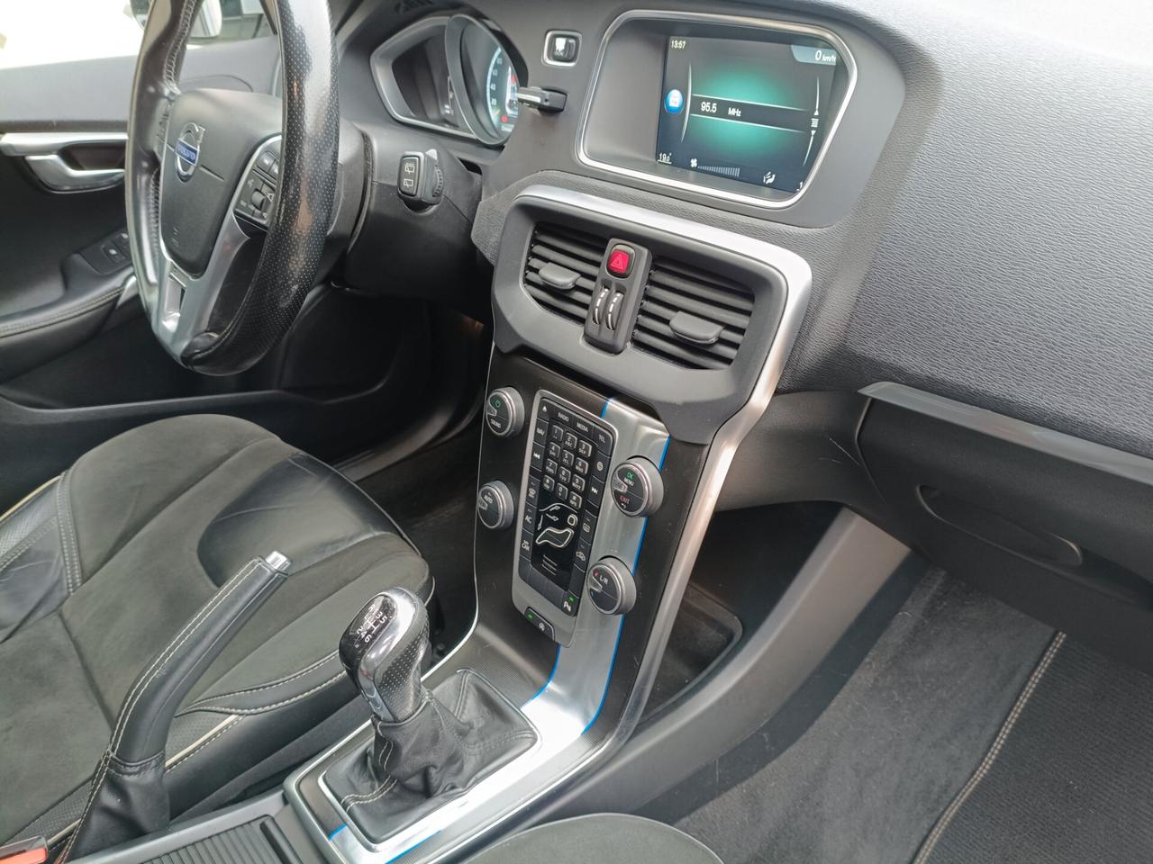 Volvo V40 D2 R-design Momentum