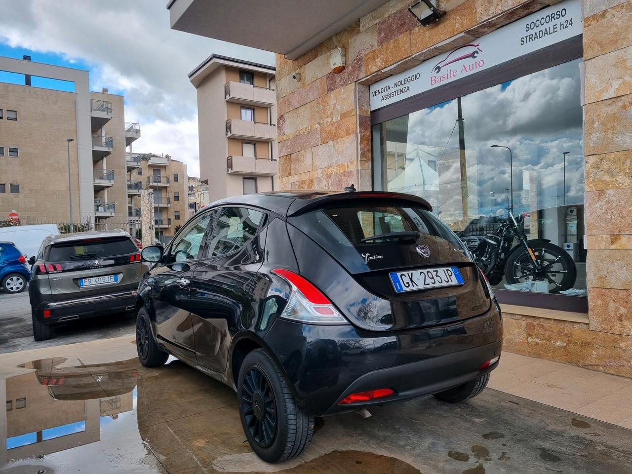 Lancia Ypsilon 1.0 FireFly 5 porte S&S Hybrid Silver