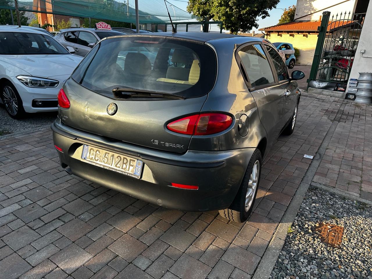 Alfa Romeo 147 1.6i 16V Twin Spark cat 5p. Distinctive