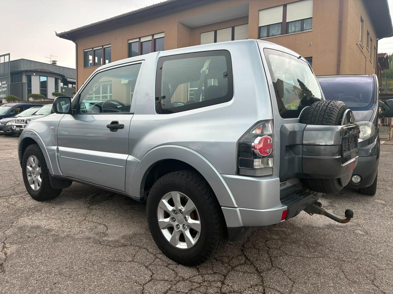Mitsubishi Pajero 3.2 DI-D 3PORTE GANCIO TRAINO - MANUALE