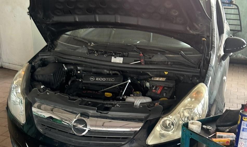 Opel Corsa 1.4 16V 5 porte Cosmo