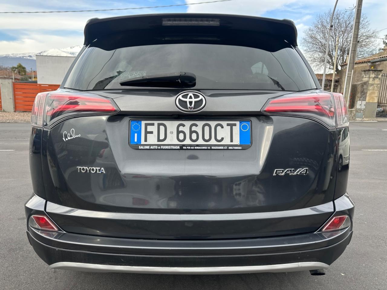 Toyota RAV4 2.0 D-4D 2WD Lounge