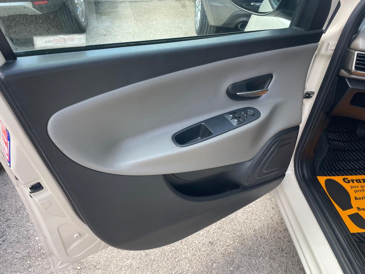 LANCIA YPSILON 900 BENZINA 85 (CV) 2017