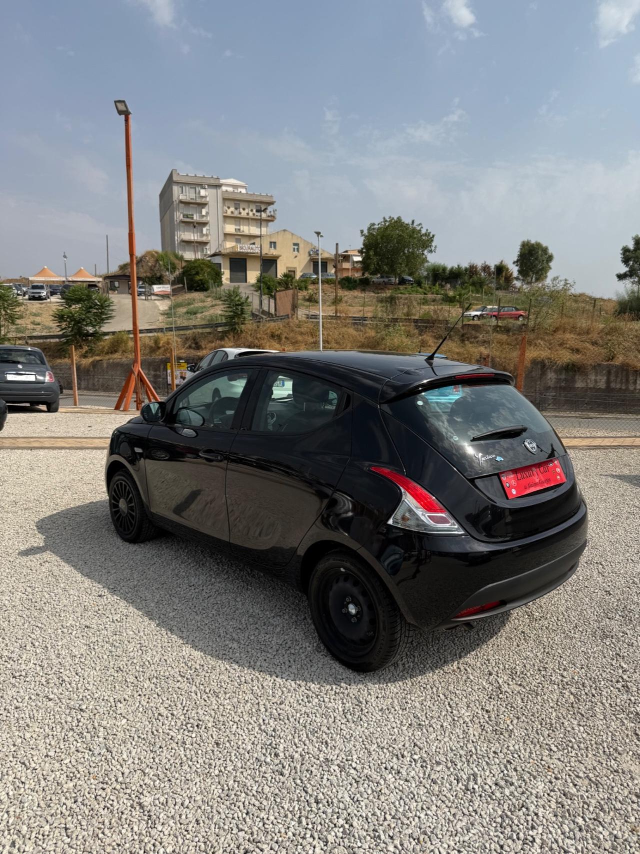 Lancia Ypsilon 1.2 69 CV 5 porte S&S Silver