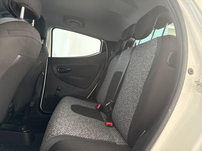 Lancia Ypsilon Ecochic 1.0 70cv Firefly Hybrid S&S Silver