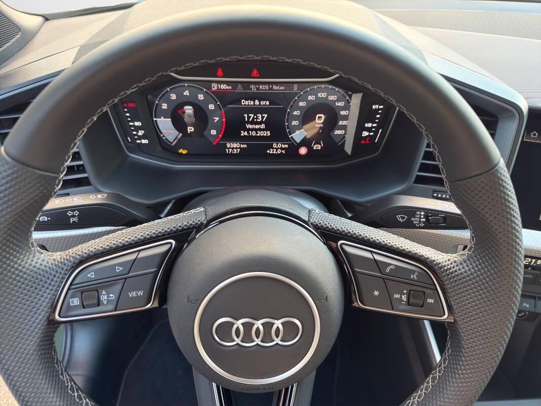 Audi A1 1.0 116CV Identity Contrast S Line Interno S tronic