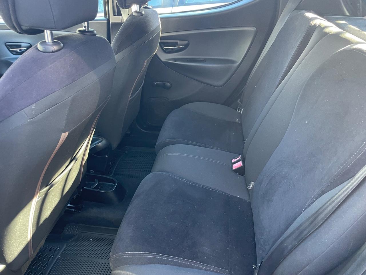 LANCIA YPSILON 1.3 DIESEL 95 (CV) 2011