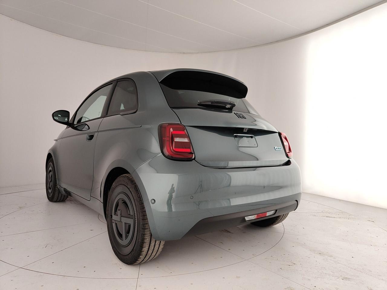 Fiat 500 500e Berlina 42 kWh Giorgio Armani