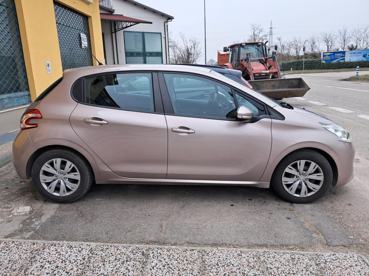 Peugeot 208 1.6 HDI 8 V 5 PORTE