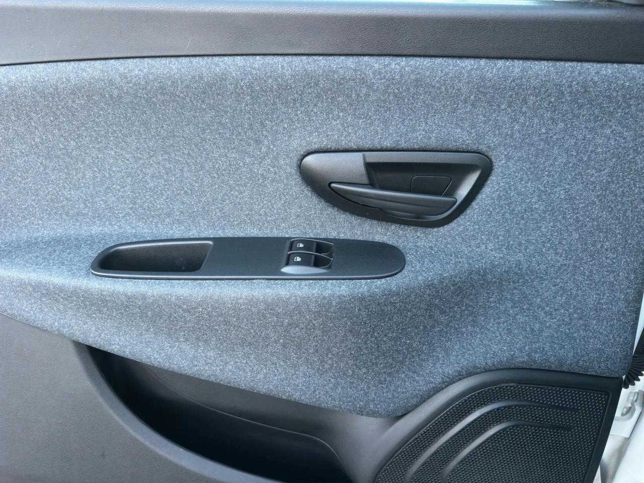 Lancia Ypsilon 1.0 FireFly 5 porte S&S Hybrid Ecochic Silver - 10.000 Km !!