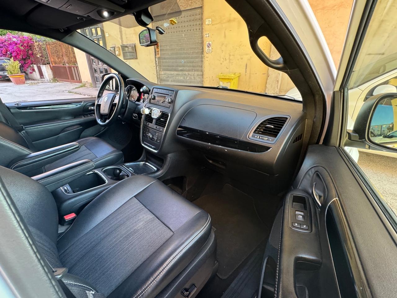 Lancia Voyager 2.8 Turbodiesel Platinum 177 CV