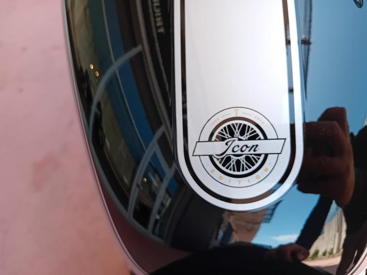 Triumph Scrambler 900 ICON EDITION