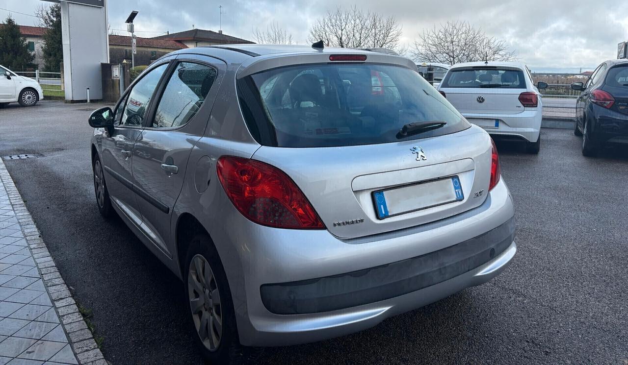 Peugeot 207 1.4 benzina Neopatentati
