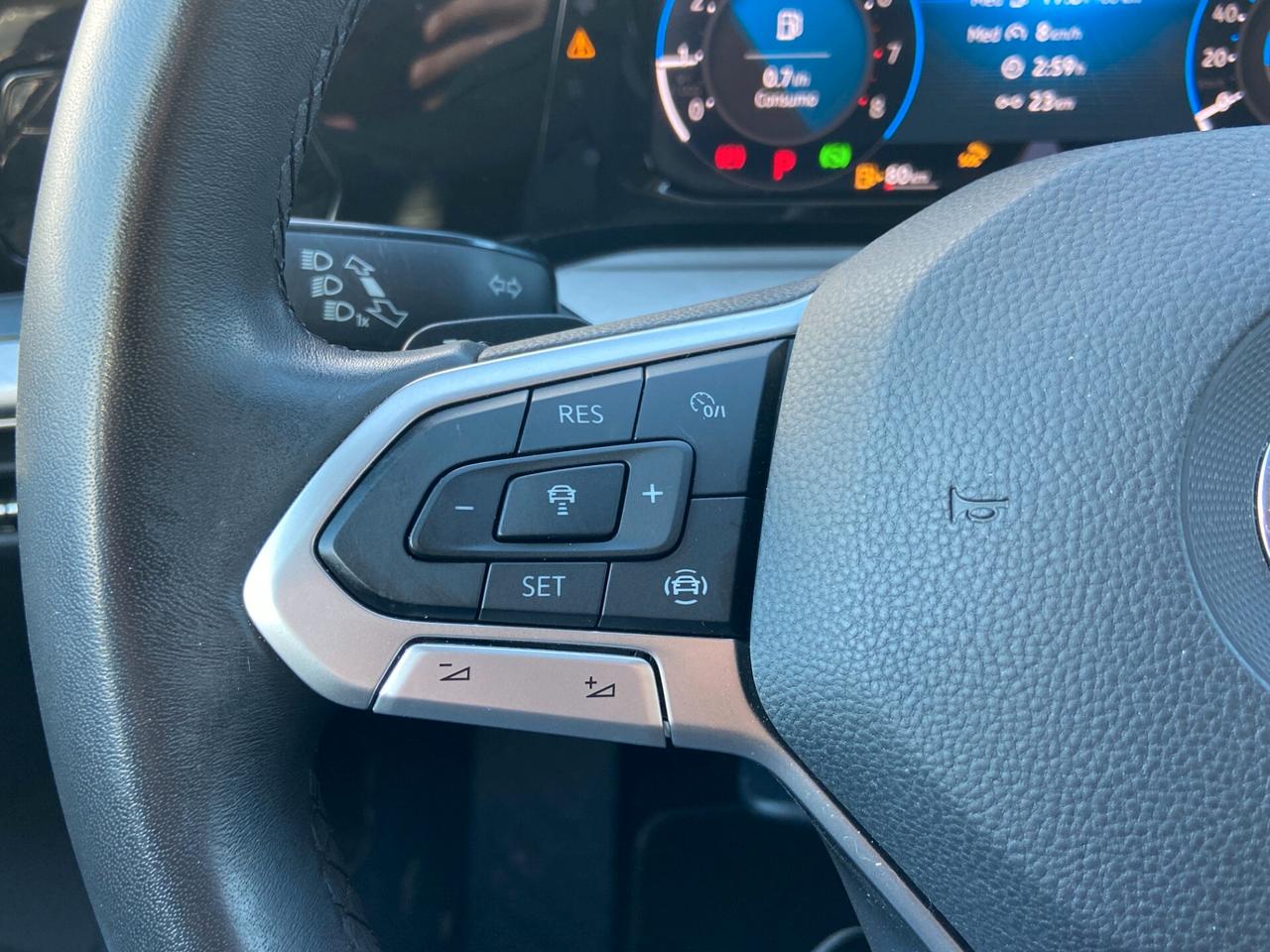 Volkswagen Golf VIII 2020 1.0 eTSI evo Life 110cv dsg