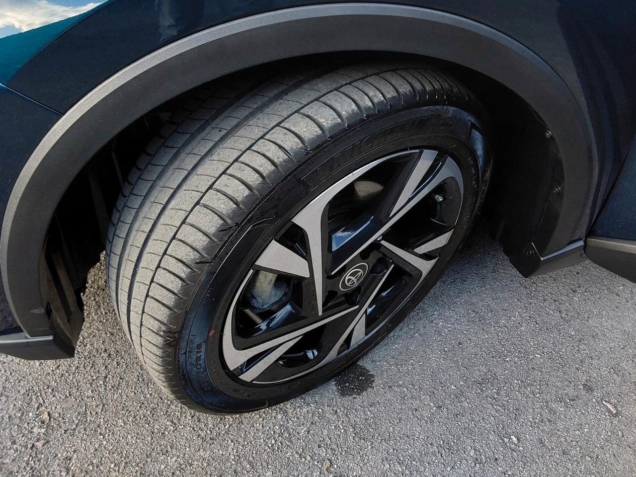 Toyota C-HR 1.8 Hybrid E-CVT Trend KM 4.400