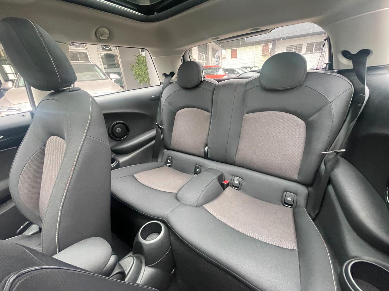 Mini IV F56 3p 1.5 Essential auto Full. 11.000 KM !!