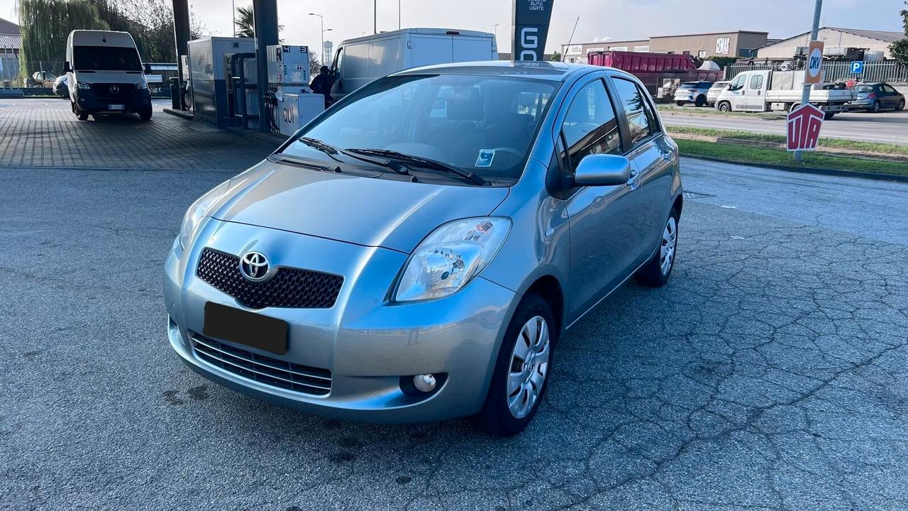 Toyota Yaris 1.0 5 porte Sol