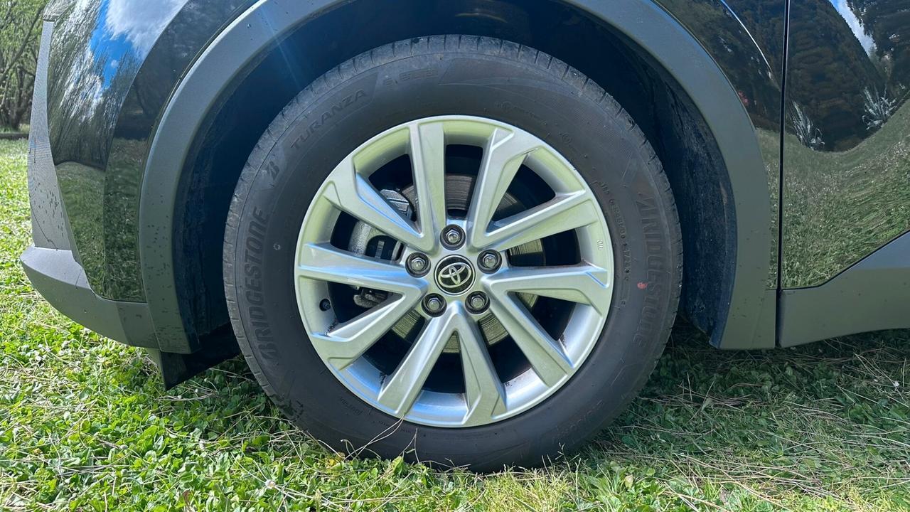 Toyota C-HR 1.8 HV Active 2024 solo 5.500KM PERFETTA leggi testo