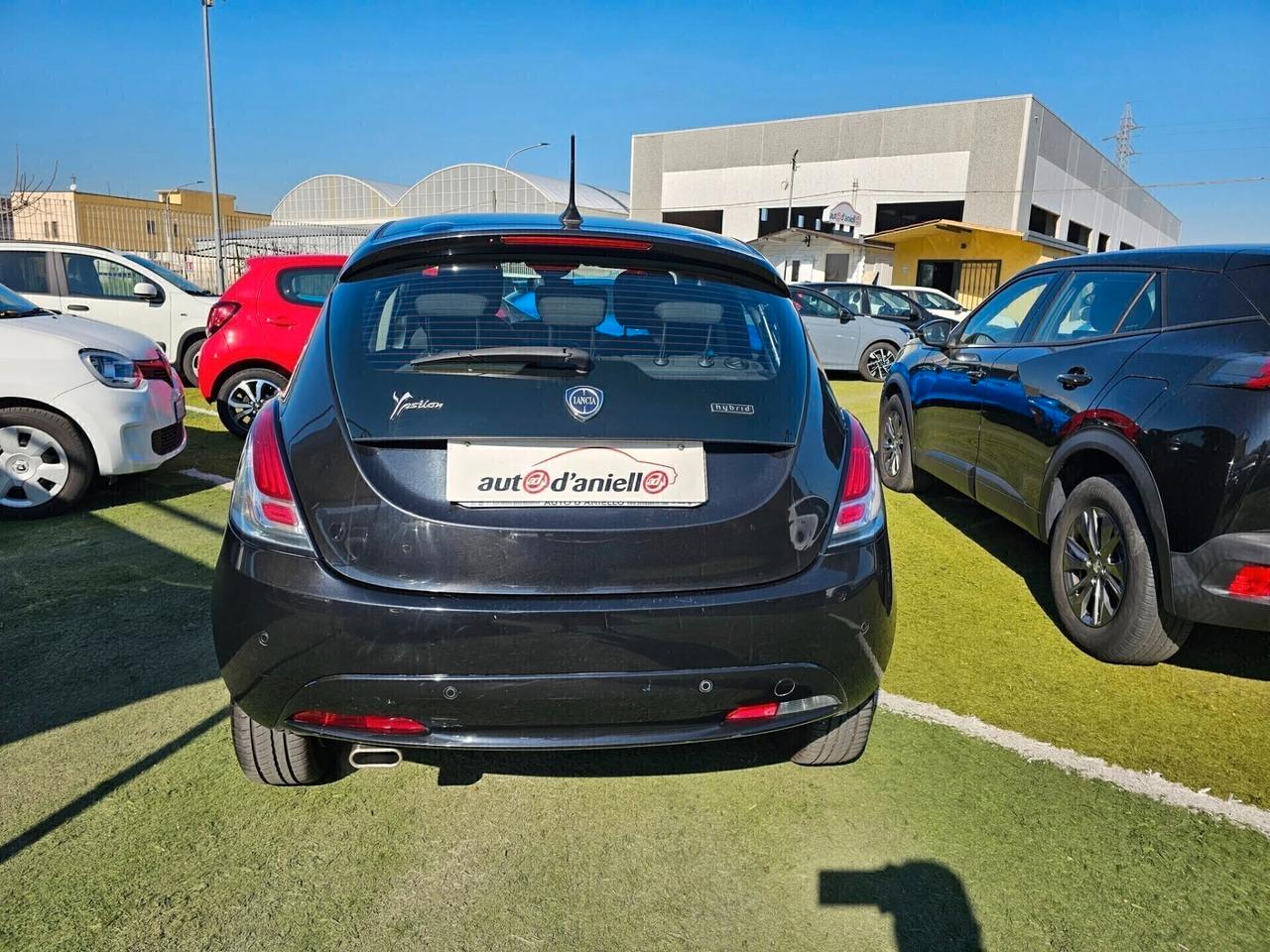 Lancia Ypsilon 1.0 FireFly 5 porte S&S Hybryd Gold