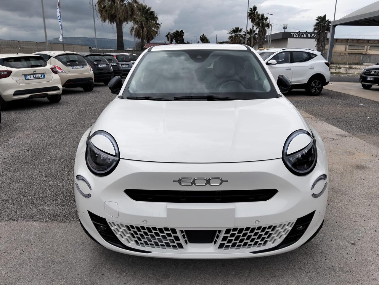 Fiat 600 Hybrid 110 CV DCT MHEV La Prima KM 0