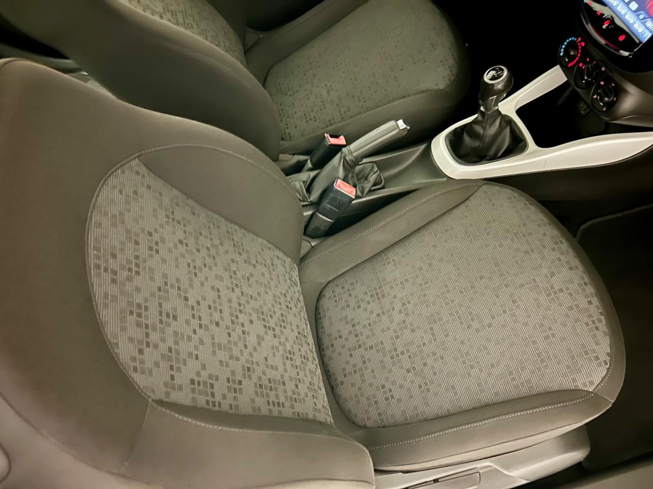 Opel Adam 1.2 70 CV White/Black Link