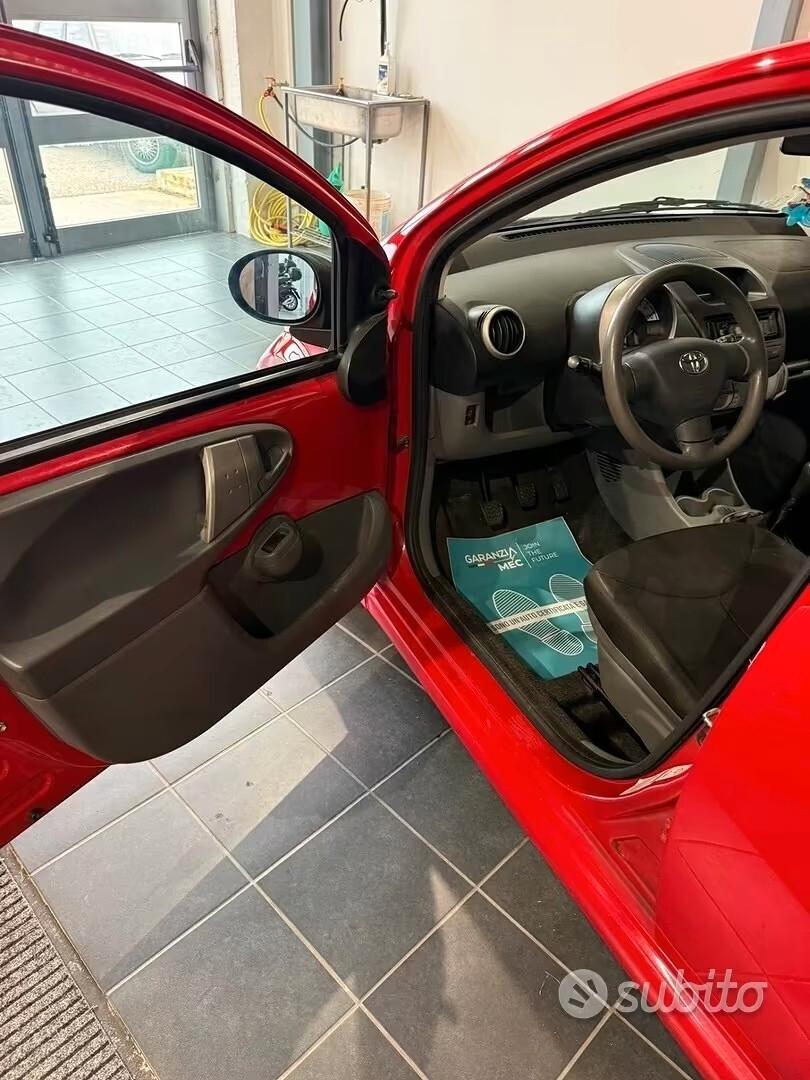 TOYOTA AYGO ROSSA - 1.0 5 PORTE - NEOPATENTATI