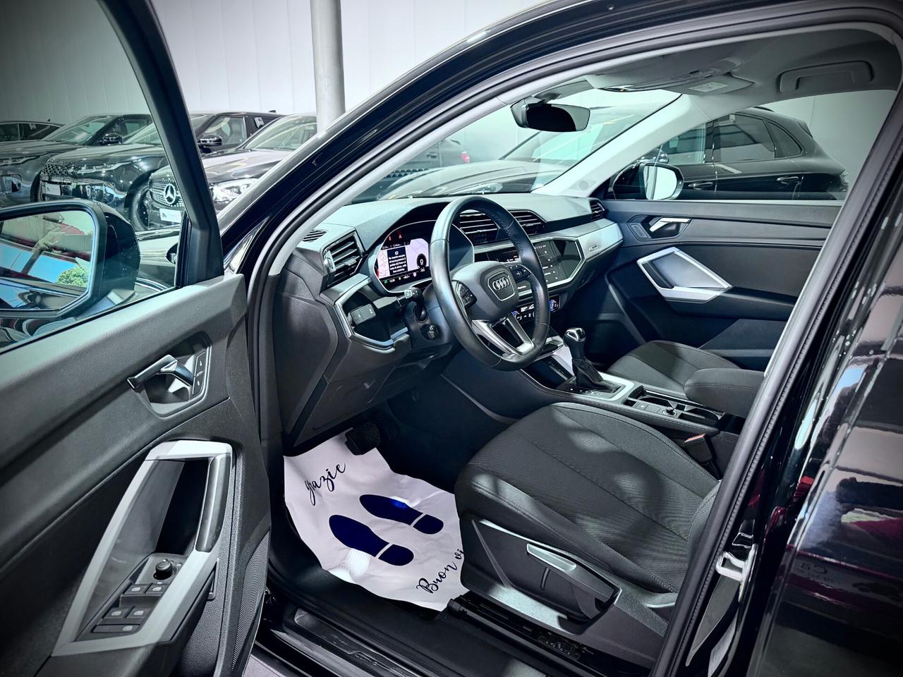 Audi Q3 SPBK 35 2.0 TDI 150CV Black Edition S Line