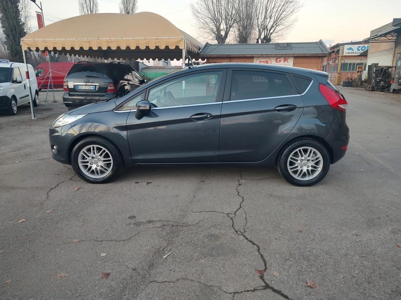 Ford Fiesta 1.4 5 porte Bz.- GPL Titanium, GARANZIA L.12 MESI, OK NEOPATENTATI